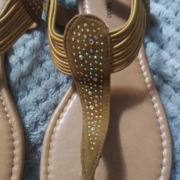 Women's Sandals - Picture 3 of 5
